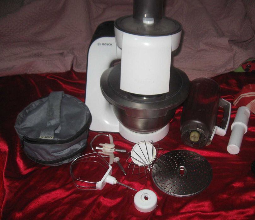 Кухонный комбайн Bosch MUM52 131/D2 – 700 Вт, запчастини, насадки