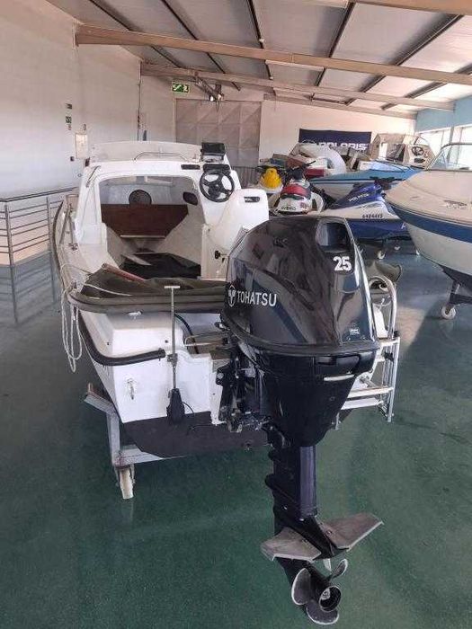 Barco OBE 4.70 com o motor TOHATSU 25HP  com trime 4T.