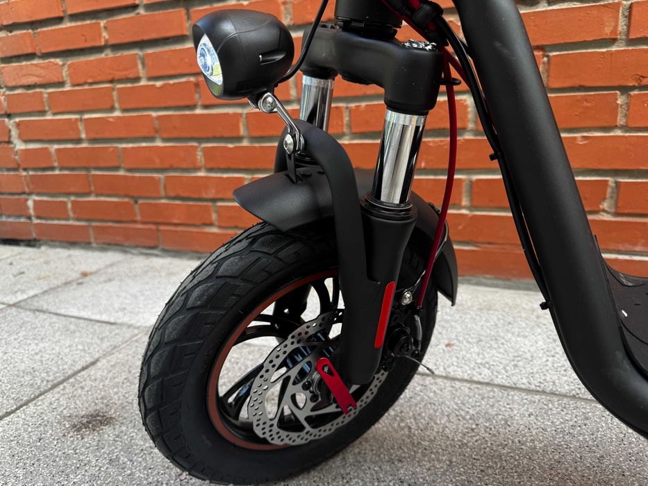 Komfortowa i Ekonomiczna Hulajnoga Elektryczna ZWheel 500W Siodełko