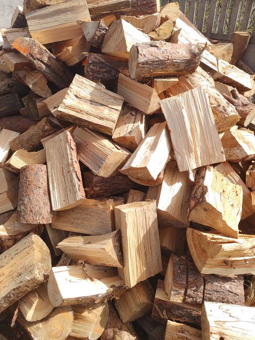 Drewno opał sosna pocięte połupane