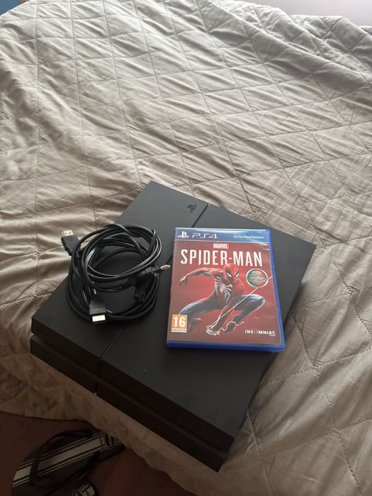 PS4 com Comando e Jogo