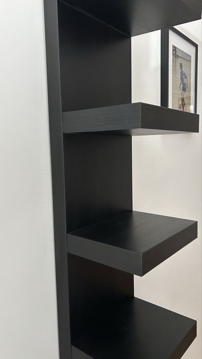 Estante preta Ikea