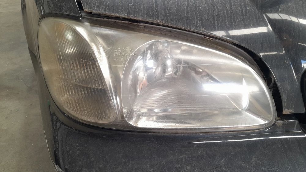 Ótica / farol direita KIA Carnival II (GQ)