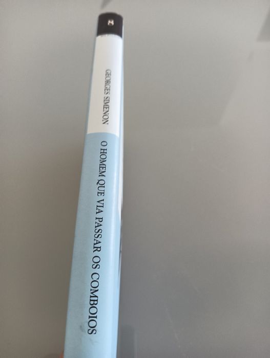 O Homem que Via Passar os Comboios	de Georges Simenon 			Como novo!*