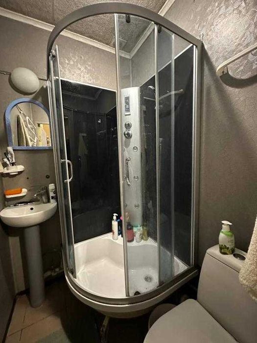 Продам компактну 2-кімнатну квартиру біля моря в ЦЕНТРІ, вул. Канатна