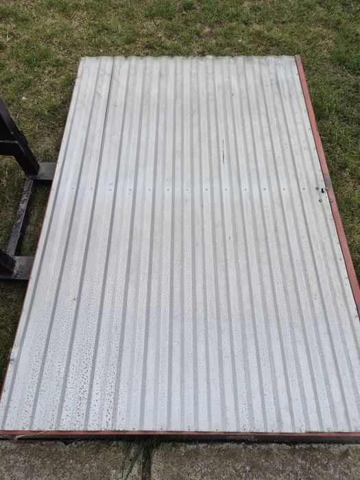 Sprzedam Drzwi garażowe.