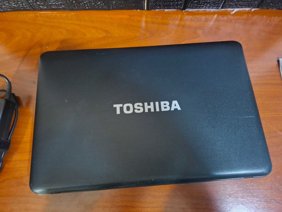 Toshiba Satellite - Windows 11 Pro - Rápido com SSD - Ideal p/ Estudo/Trabalho