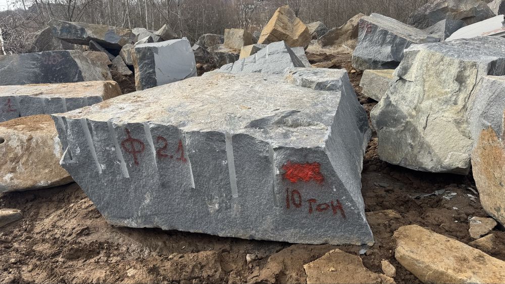 Блоки габро Буки