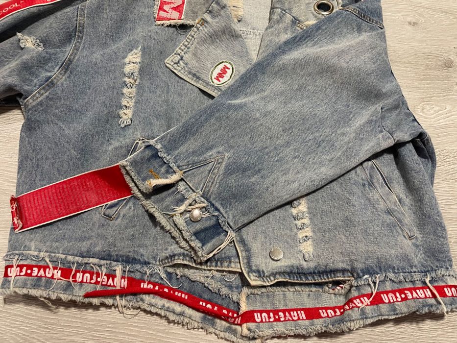 Жіноча джинсова куртка