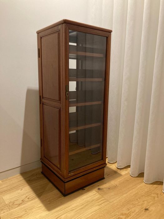 Móvel rotativo para 360 CD
Altura 110 cm
Largura 38 cm