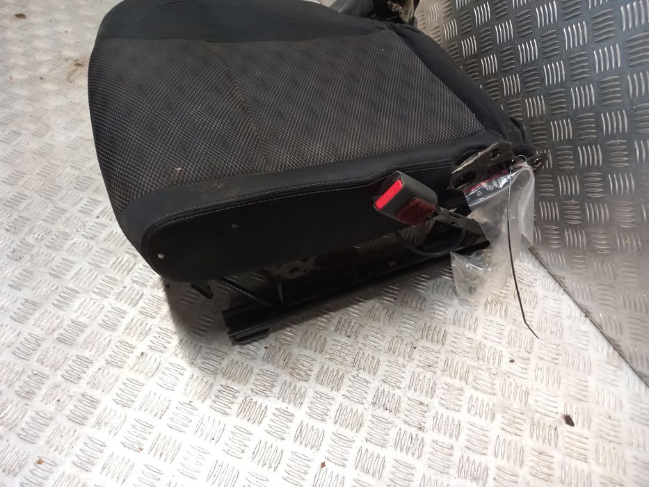 Nissan qashqai j11 siedzisko fotela prawe