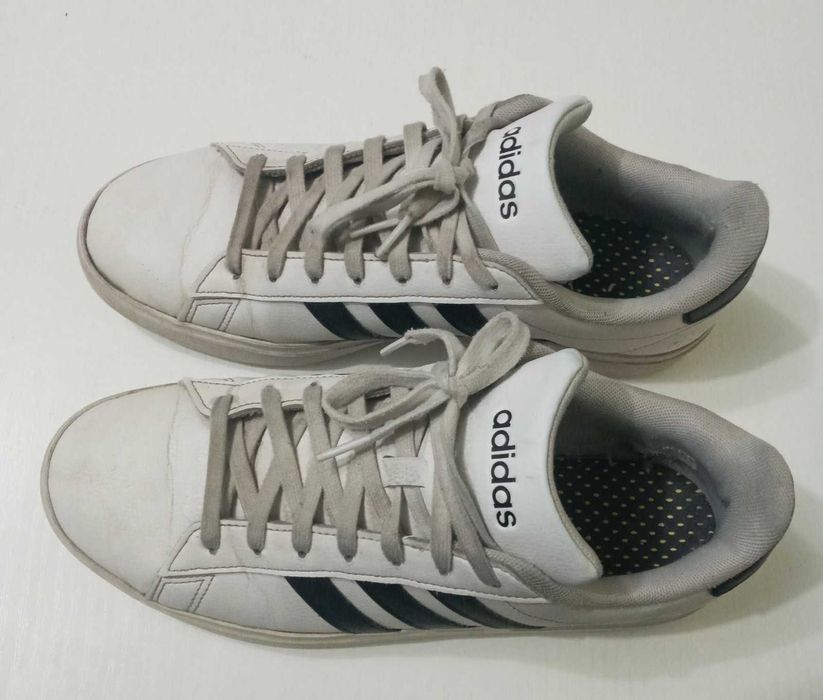 Кроссовки Adidas белые кожа длина по стельке 26 см