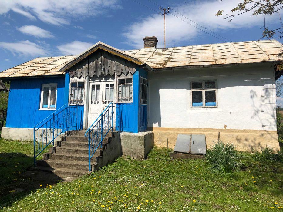 Приватний будинок з присадибною ділянкою