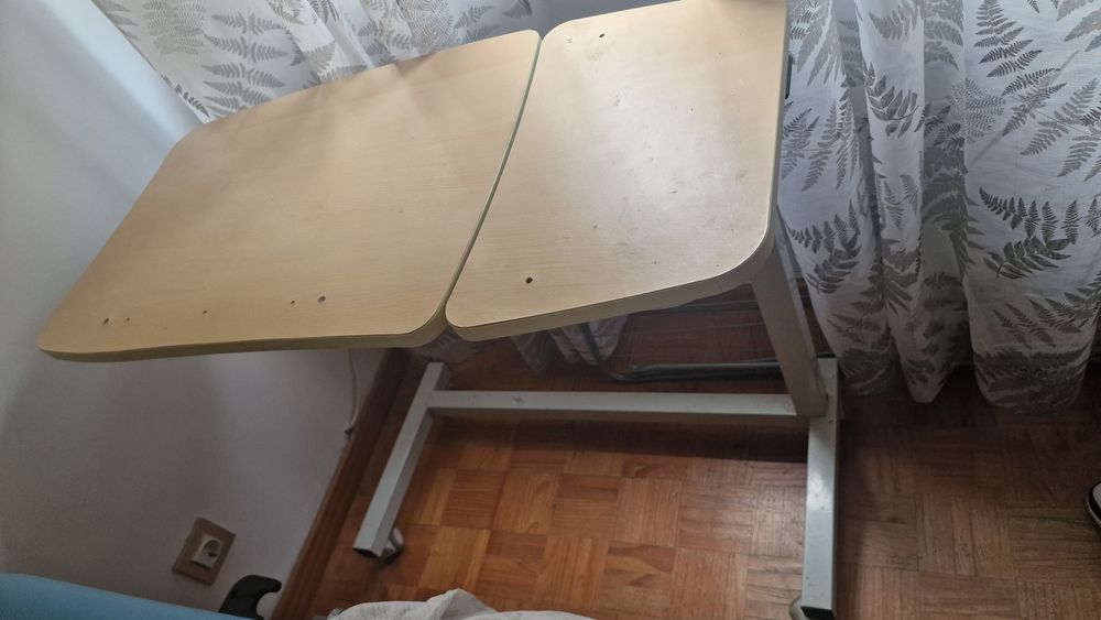 Mesa de refeições/apoio elevatória