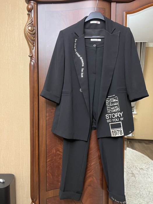 Шикарний брючний костюм, Турція