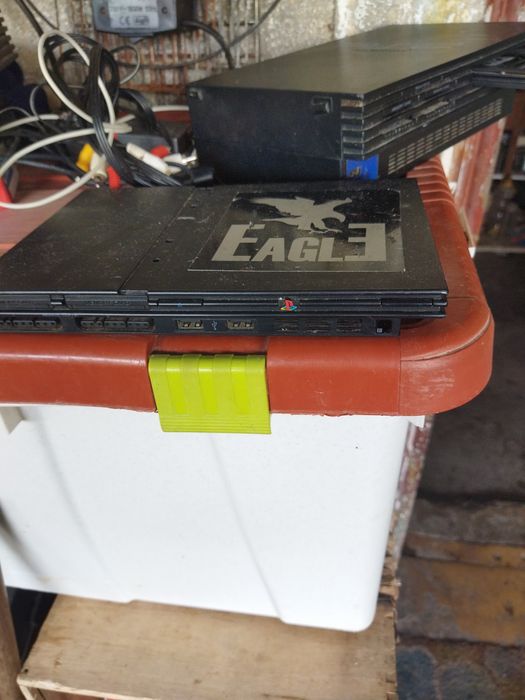 3 consolas de ps 2 duas estao boas e uma não fecha a porta