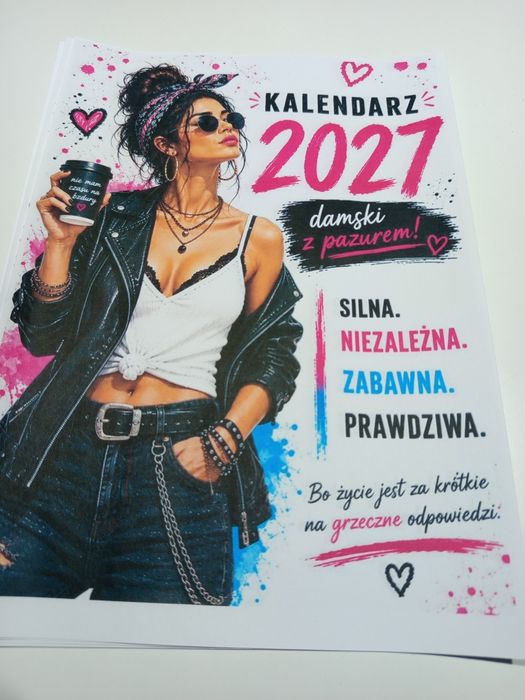 Viralowy kalendarz silnej niezależnej kobiety 2027 laminowany