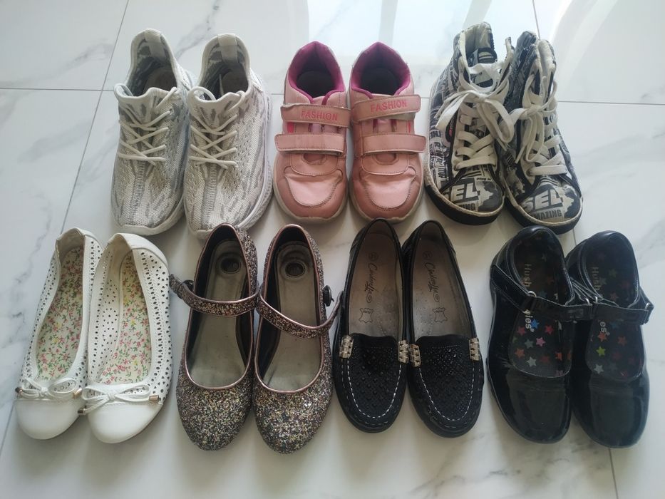 Босоніжки, сандалі, взуття на дівчинку.