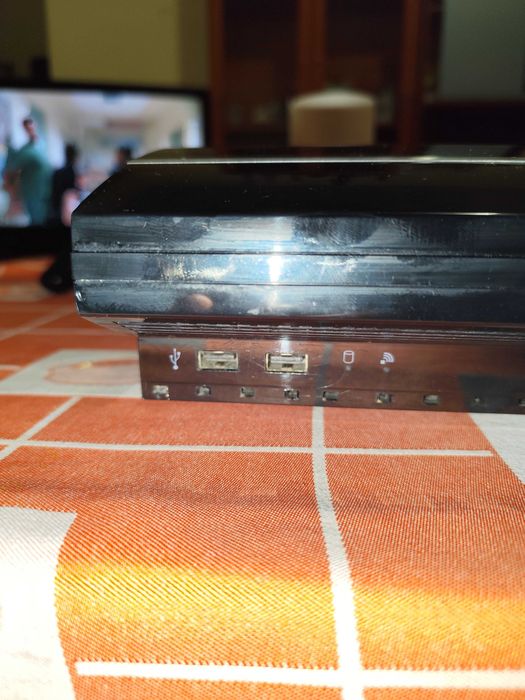 PlayStation 3 Fat 40GB com 2 comandos e jogos