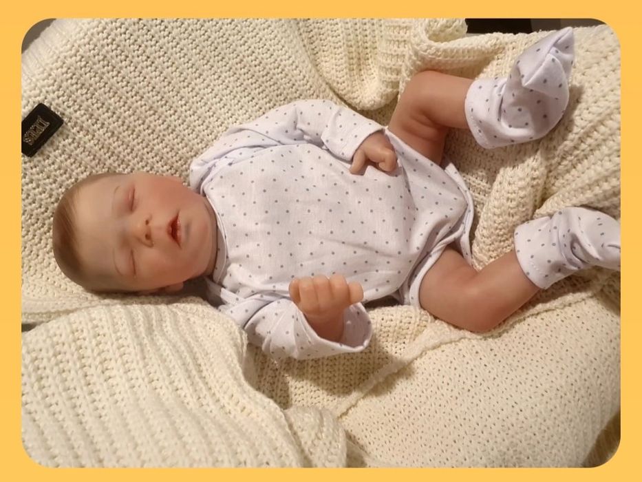 Realistyczna lalka typu Reborn śpiący bobas chłopiec nadaję się do kąp