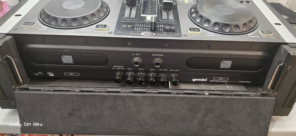 Mesa de DJ GEMINI 3700G Proficional