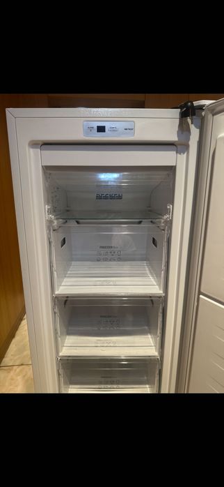 Arca congeladora vertical Becken 155L