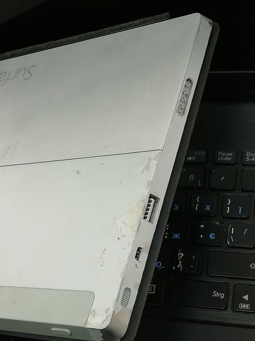 Microsoft Surface RT (model 1572) /Ram 2gb/ssd 32gb.