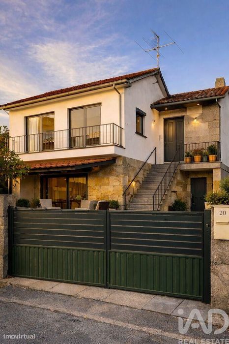 Casa T2 em Covas e Vila Nova de Oliveirinha de 98,00 m2