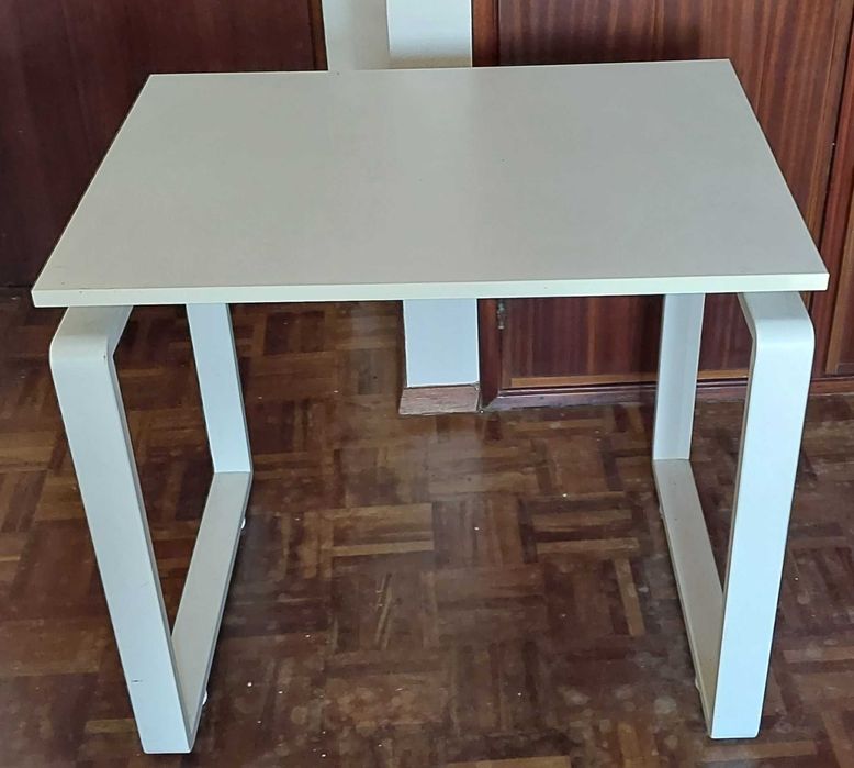 Secretaria ferro com tampo madeira