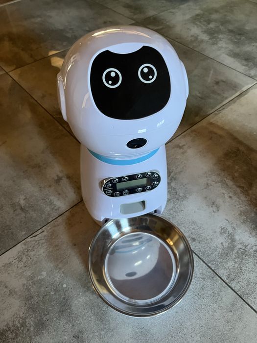 Robot Automatic pet freeder