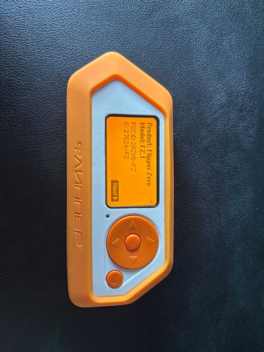 Flipper Zero + pom. etui i WifiDev board