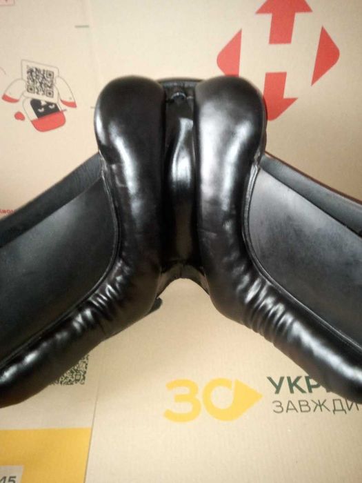 Продам  выездковое седло Rider для лошади б/у