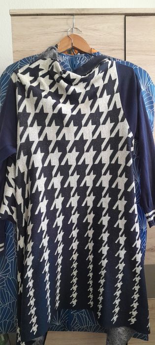 Narzutka ze złotą nitką