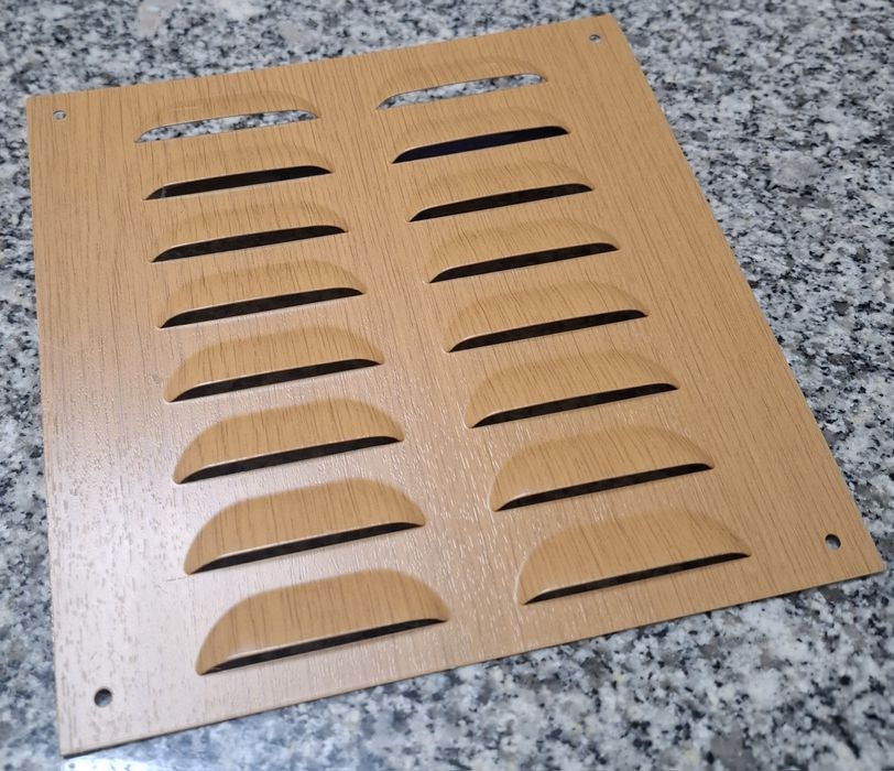 Grelhas Ventilação Castanha  20Cm x 20 Cm