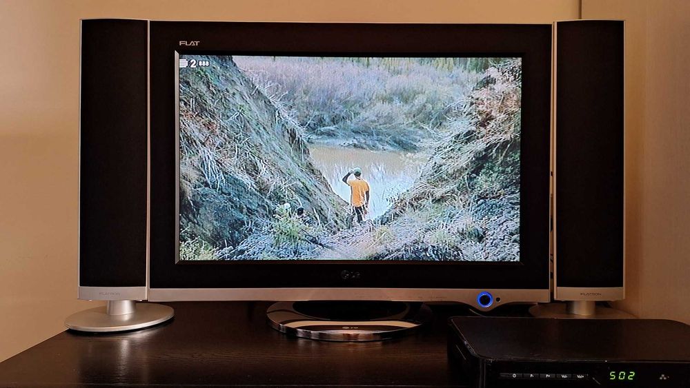 TV - Monitor LG Flatron L2323T 23" com Colunas e Comando