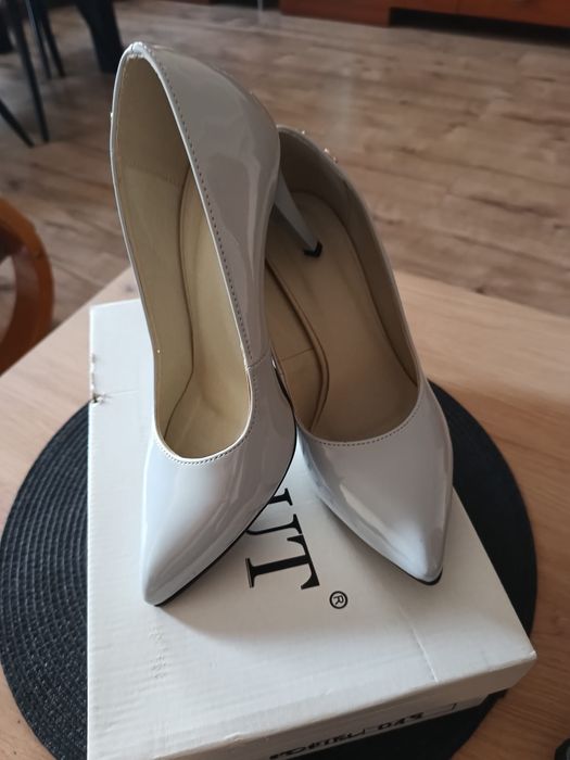 Buty szare szpilki nowe
