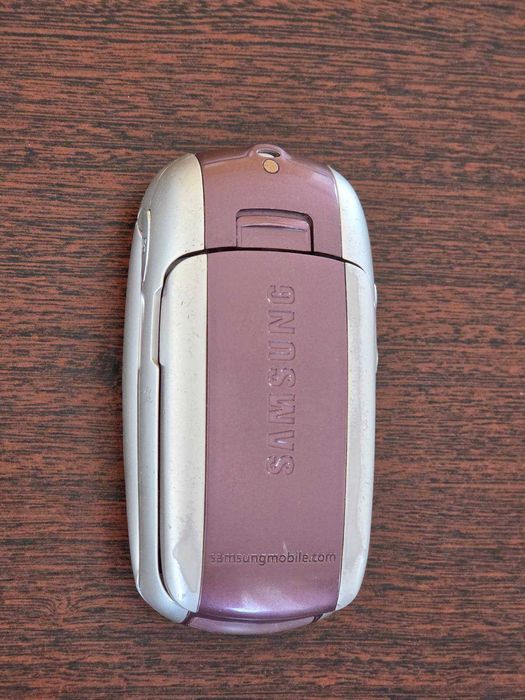 Мобільний телефон Samsung SGH-E530 на запчастини + зарядний +навушники