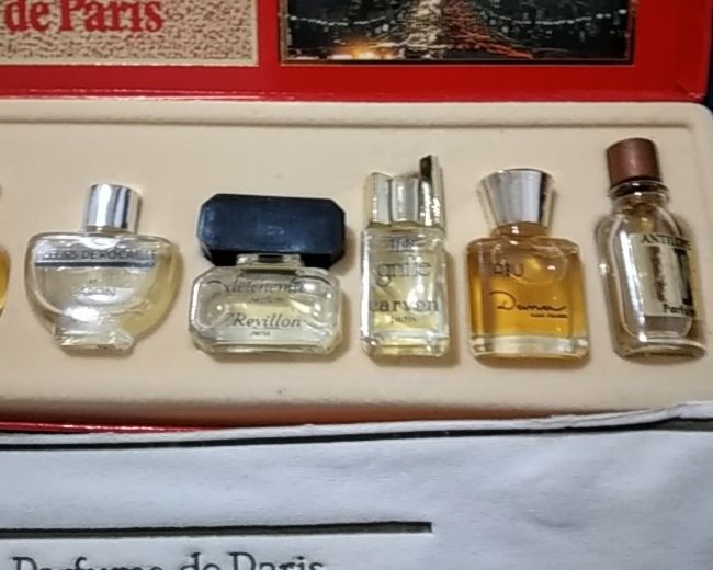 Caixa com os melhores perfumes de França