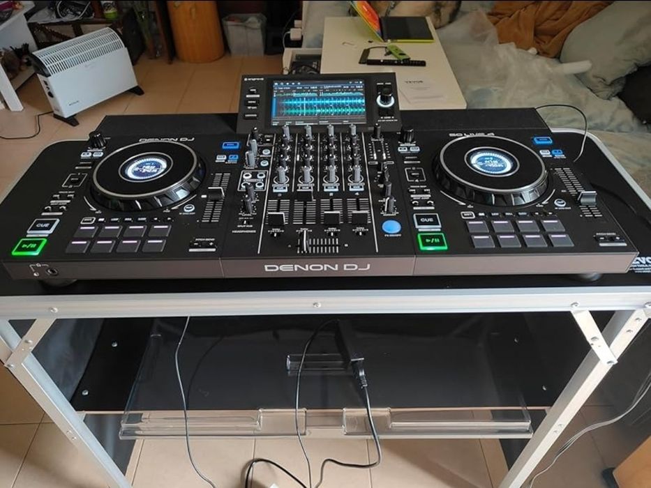 DENON SC LIVE 4 + DeckSaver + Case UDG + Stand Vevor