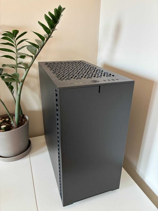 PC compacto, potente e silencioso (9600X + RTX5070)