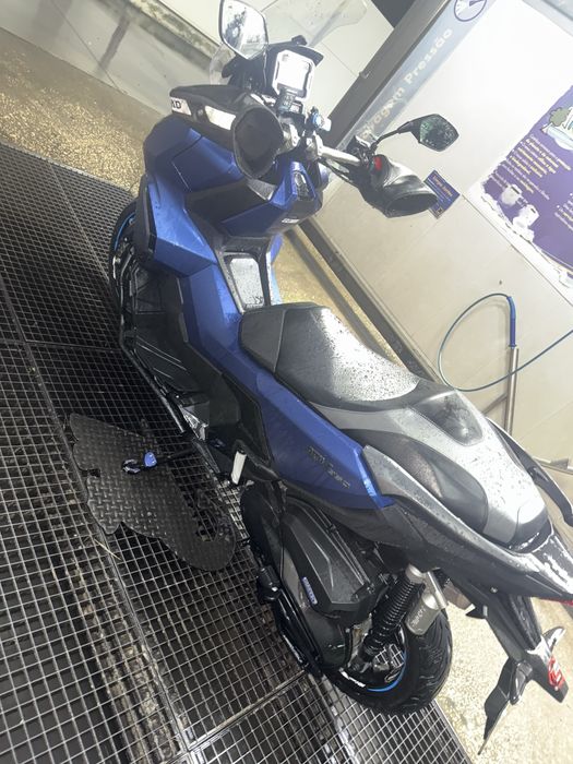 Honda ADV 350cc.