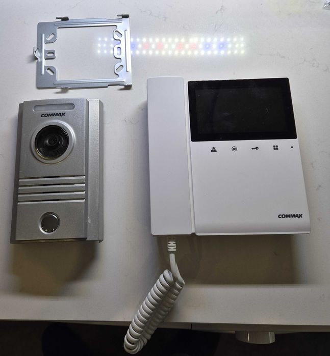 Video-porteiro COMMAX (Unidade exterior + interior)