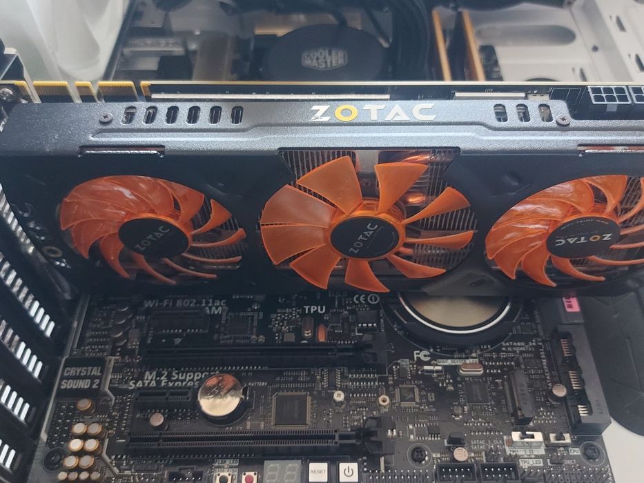 Komputer stacjonarny i7 chłodzony ciecza/SSD 500GB