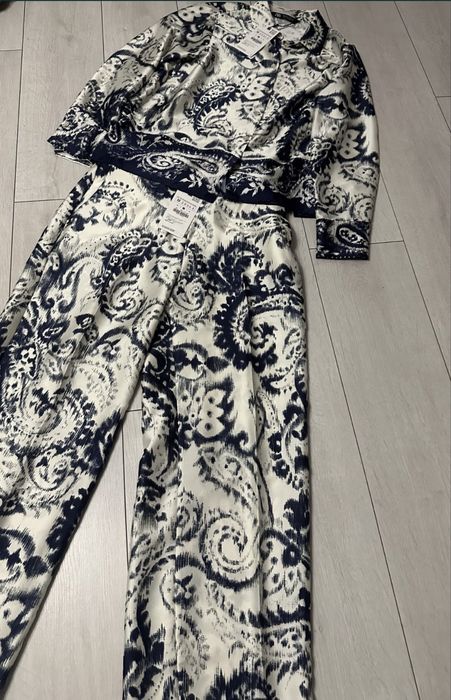 Костюм Zara атласний