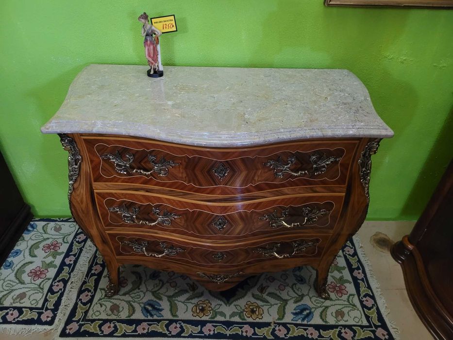 Lindíssima cómoda estilo Luís XV - óptimo estado