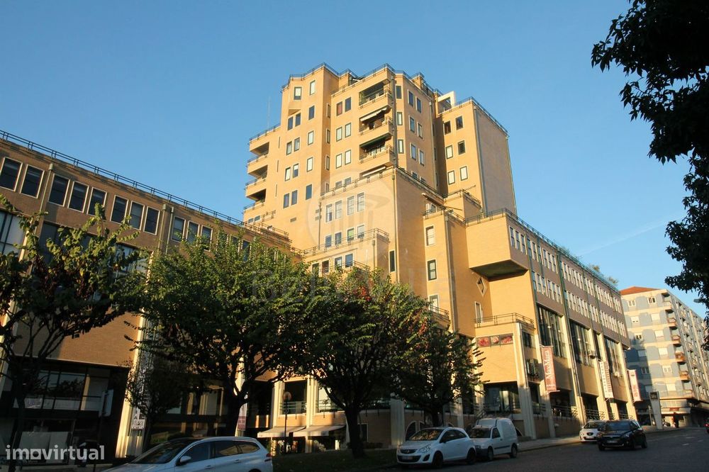 Loja de 37m2 - Centro Comercial dos Granjinhos,