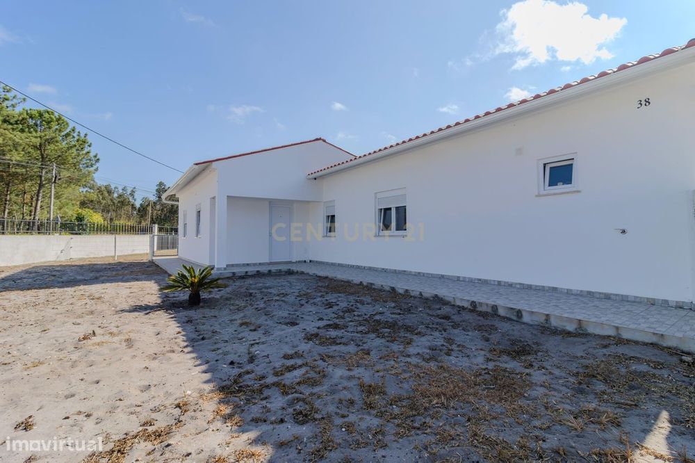 Moradia Moderna T3 com Jardim e Vista Panorâmica em Marinha Grande