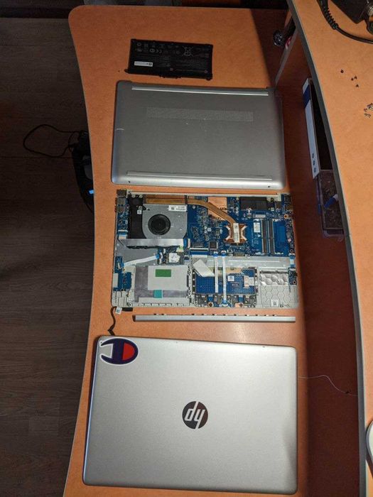 Ноутбук HP 15-DW(Hp 250 G8) на деталі. Жива плата(і3-7+мх110), корпус