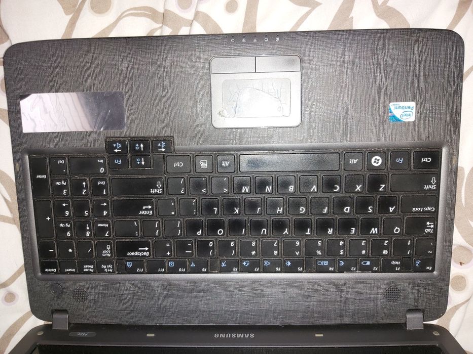 Laptop samsung z ładowarką i nowa bateria
