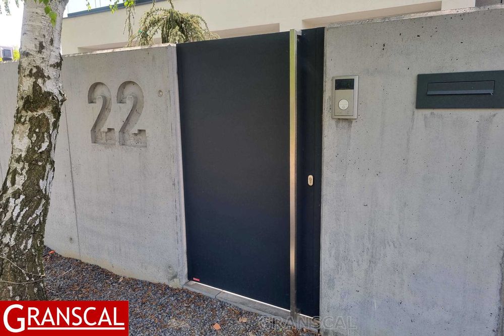 Nowoczesne pionowe ogrodzenie aluminiowe brama furtka Poznań